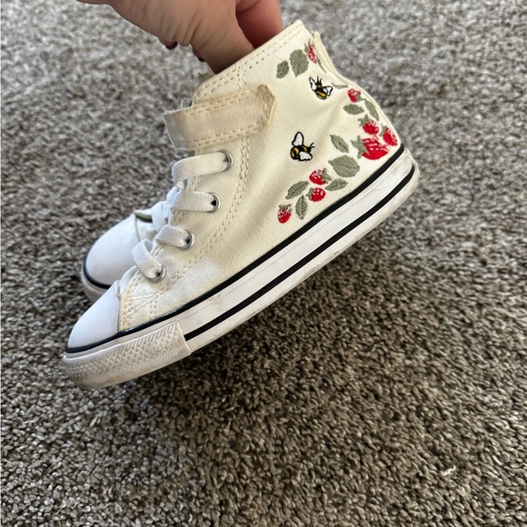 Toddler converse size 10 - Picture 5 of 12